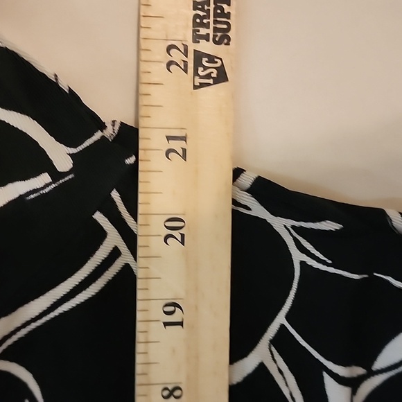 Chico’s Travelers Black knit Top Size 2 - Picture 6 of 7